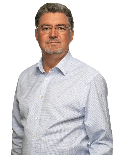 A man wearing a white shirt and glasses. Description generated by AI